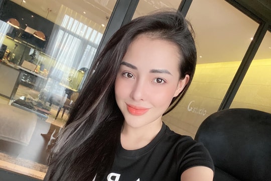 Ngân 98 lại gây 'sốt' mạng vì lộ tin nhắn đại gia 45 tuổi gạ gẫm giá 'khủng'