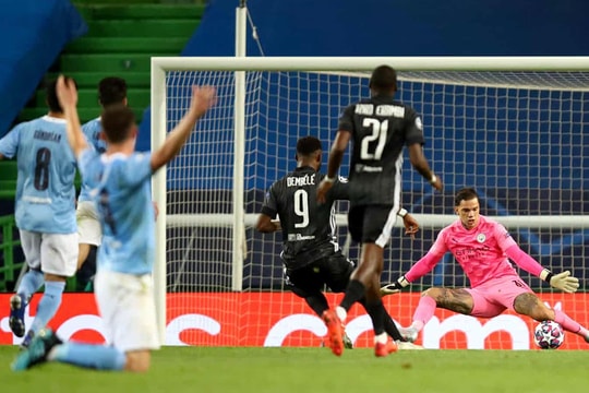 Đoàn Văn Hậu hết cách ly; Lyon đá bay Man City