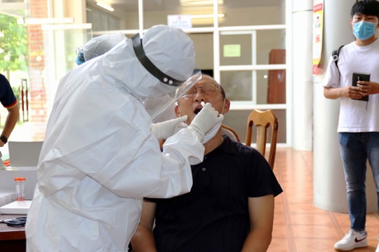 HLV Park Hang-seo và U22 Việt Nam được kiểm tra y tế nghiêm ngặt khi tập trung