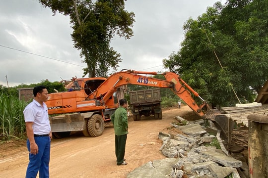 Người dân huyện Nghĩa Đàn tự nguyện hiến đất mở rộng tuyến đường miền Tây