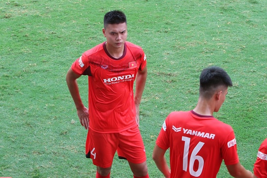 Hậu vệ Thành Lâm của SLNA chia tay U22 Việt Nam vì chấn thương