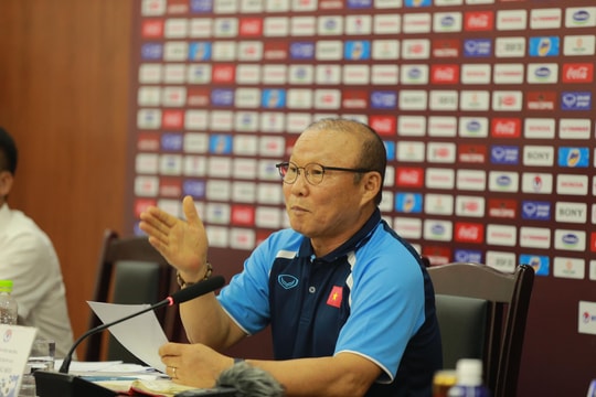 HLV Park Hang-seo nói thẳng vấn đề giảm lương và mục tiêu tại Vòng loại World Cup 2022