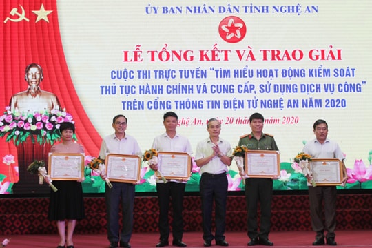Nghệ An vinh danh các tập thể, cá nhân đạt giải cuộc thi tìm hiểu về kiểm soát thủ tục hành chính