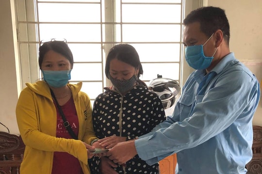 Bảo vệ bệnh viện nhặt được hơn 11 triệu đồng trả lại người đánh mất