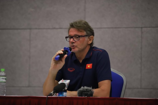 HLV trưởng U19 Việt Nam lý giải nguyên nhân chỉ gọi 1 cầu thủ SLNA