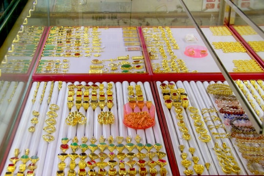 Giá vàng tại Nghệ An hôm nay (25/11): Duy trì mức cao ở chiều bán ra