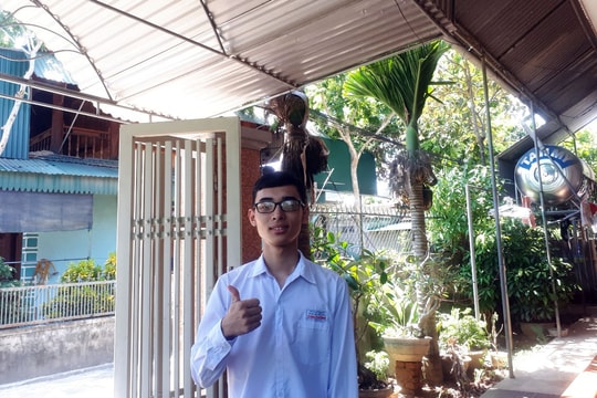 Nam sinh trường huyện đạt thủ khoa khối A và bí quyết 'không cần học quá nhiều'