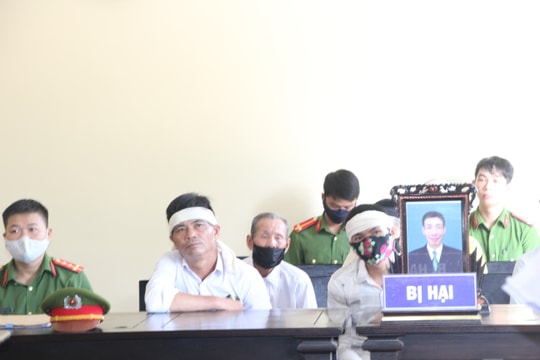 Đưa súng săn đi soi ếch, vô tình đạn phát nổ làm bố bạn tử vong