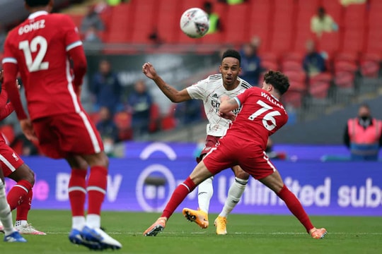 Arsenal đoạt Siêu Cup Anh; Messi không xét nghiệm kiểm tra sức khỏe