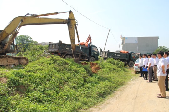 Chính thức tháo dỡ đê Cầu Dâu cũ ở Đô Lương