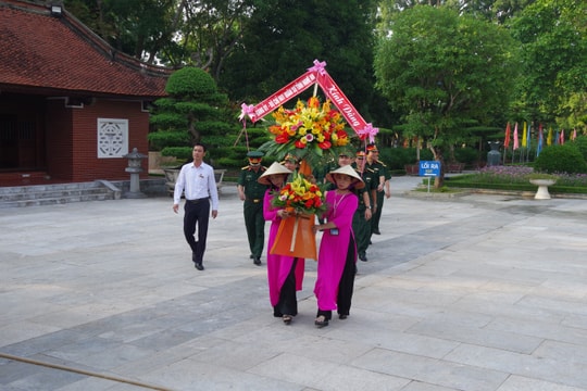 Bộ Chỉ huy Quân sự tỉnh Nghệ An tưởng niệm Chủ tịch Hồ Chí Minh nhân dịp Quốc khánh 2/9