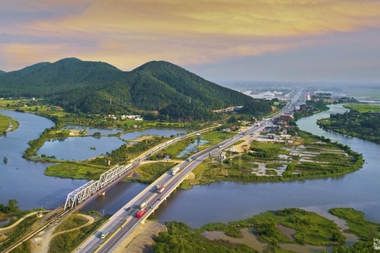 Nghệ An tăng tốc tiến độ công trình giao thông kết nối các vùng kinh tế trọng điểm