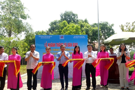 Bàn giao công trình kè chống sạt lở chân núi Khu mộ Bà Hoàng Thị Loan