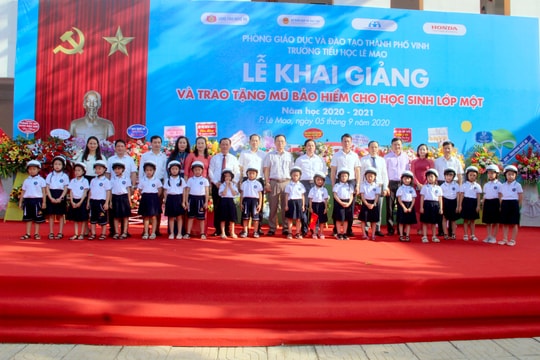 Bí thư Thành ủy Vinh dự lễ khai giảng Trường Tiểu học Lê Mao