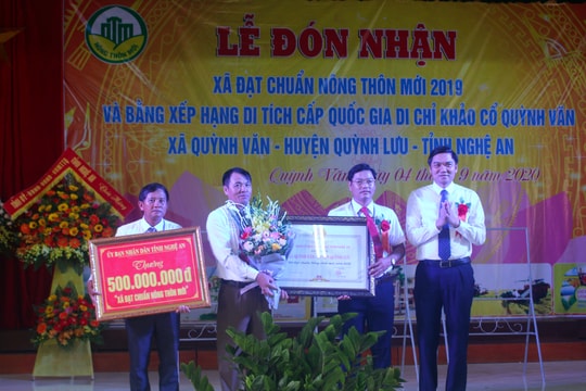 Quỳnh Văn (Quỳnh Lưu) đón Bằng công nhận xã đạt chuẩn nông thôn mới