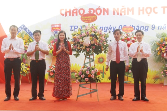 Khai giảng năm học thứ 100 tại Trường THPT Huỳnh Thúc Kháng