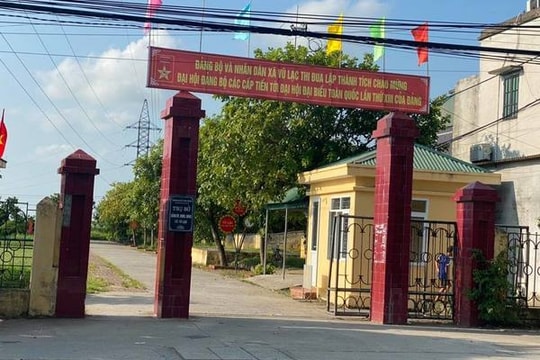 Đánh bạc tại nhà công an, Chủ tịch HĐND xã bị đình chỉ công tác