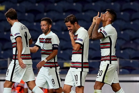 Messi có thể đàm phán với Man City từ tháng 1/2021; Bồ Đào Nha đại thắng dù vắng Ronaldo