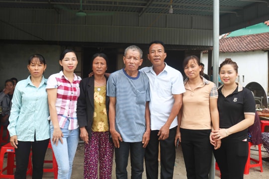 Cuộc hội ngộ gia đình sau 23 năm mất tích của người đàn ông đi đào vàng