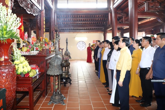 Dâng hương tưởng niệm 78 năm ngày mất Tổng Bí thư Lê Hồng Phong