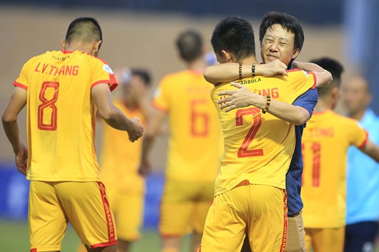 HLV Nguyễn Thành Công trân trọng 3 tháng gắn bó với Thanh Hóa; Ronaldo khai hỏa, Juventus đại thắng