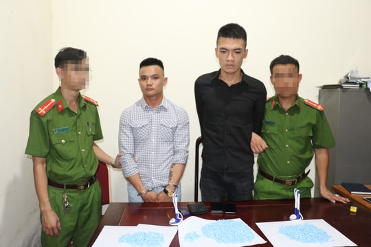 Bắt nam sinh viên quê huyện lúa ở Nghệ An 'móc nối' đàn anh buôn 2.000 viên thuốc lắc