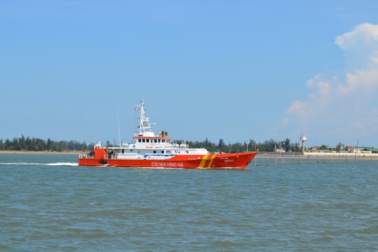 Tàu SAR 411 cứu nạn tàu cá Nghệ An bị hỏng máy trên biển