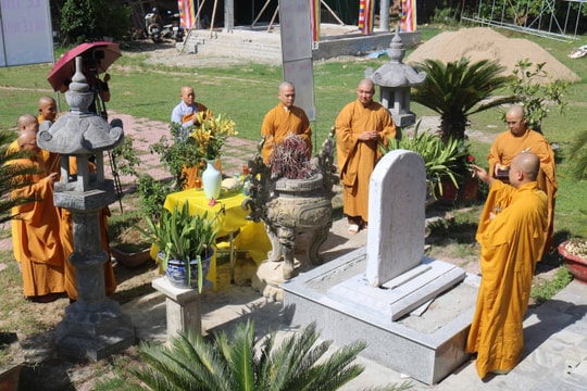 Lễ thỉnh bia cổ hàng trăm tuổi và công bố nhập tự chùa Giáp Vinh