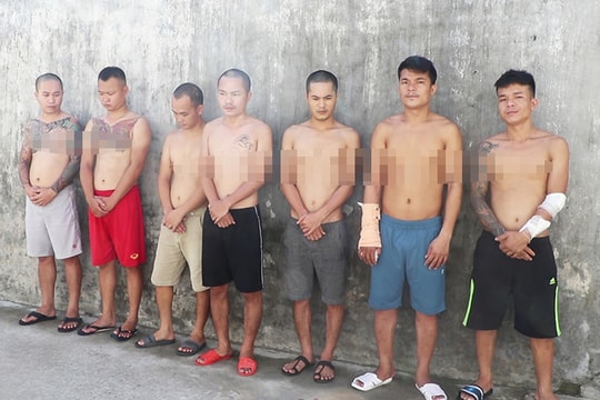 Xích mích với 1 cô gái, hai nhóm thanh niên dùng hung khí giải quyết mâu thuẫn