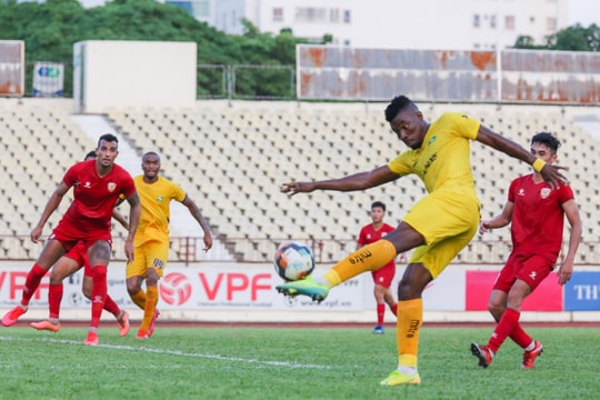 SLNA vắng ngoại binh Peter Samuel ở trận quyết đấu HAGL 