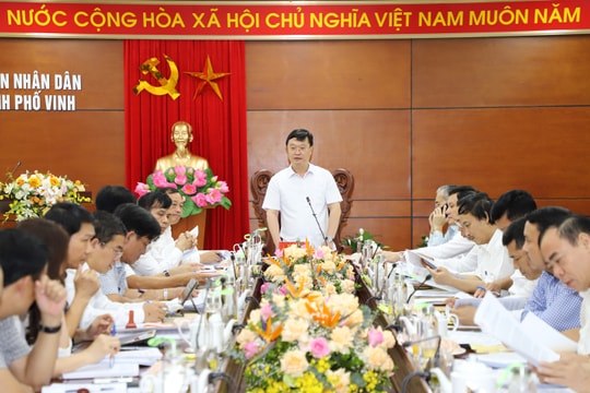 Chủ tịch UBND tỉnh: Thành phố Vinh 'đang mặc một cái áo quá chật chội, cần phải thay áo mới'