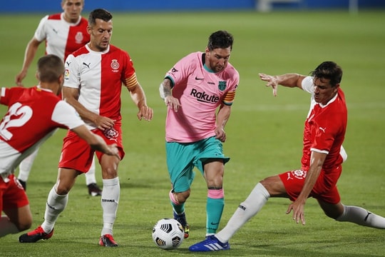 Messi lập cú đúp trong trận thắng 3-1 của Barca; V-League bị người Thái 'móc túi'