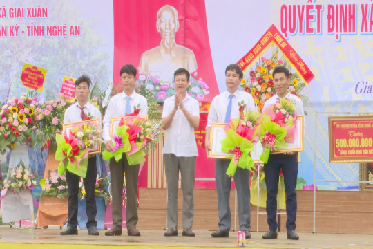 Xã Giai Xuân (Tân Kỳ) đón Bằng công nhận xã đạt chuẩn nông thôn mới