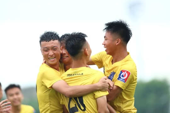 HLV phó Phạm Văn Quyến: ‘U17 SLNA sẽ cố gắng từng trận đấu một’