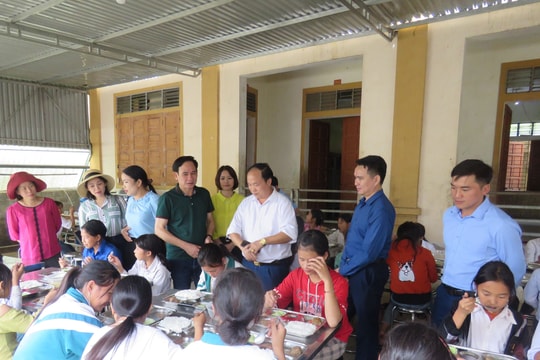 Ban Tuyên giáo Tỉnh ủy khảo sát việc thực hiện Chỉ thị 05 tại huyện Kỳ Sơn