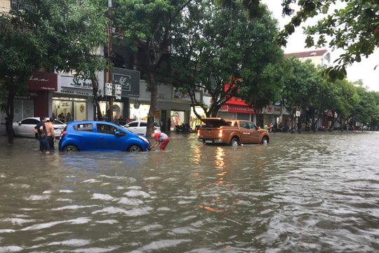 Đâu là nguyên nhân khiến thành phố Vinh ngập nặng khi mưa?