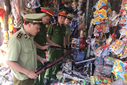 Thu giữ 100 mặt hàng đồ chơi trẻ em nguy hiểm