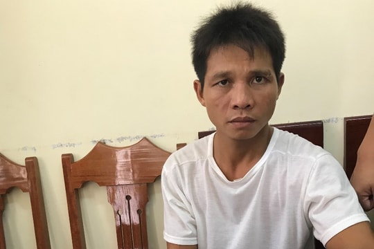 Tên cướp liều lĩnh trốn trong nhà tắm, chém 2 mẹ con ở Thanh Chương