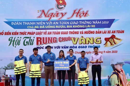 Phát huy vai trò thanh niên xung kích hỗ trợ các bến đò ngang 