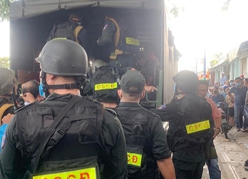 Hàng trăm cảnh sát vây bắt 200 con bạc đang sát phạt