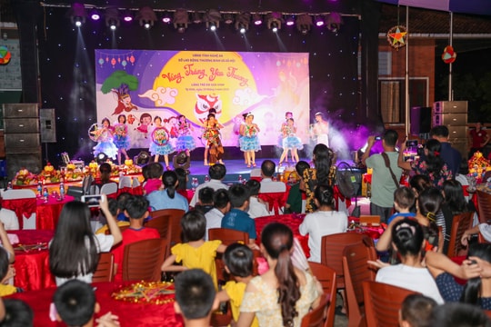 Ấm áp Chương trình 'Vầng trăng yêu thương' ở Làng trẻ SOS Vinh