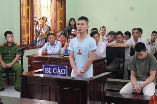 Vào tù vì dùng dao chém phó chủ tịch xã