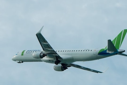 Khai trương 3 đường bay thẳng, Bamboo Airways tặng 1 tỷ đồng tiền mặt hỗ trợ hộ nghèo Côn Đảo