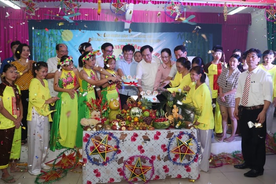 Xúc động Chương trình 'Vầng trăng yêu thương' dành cho  học sinh khuyết tật