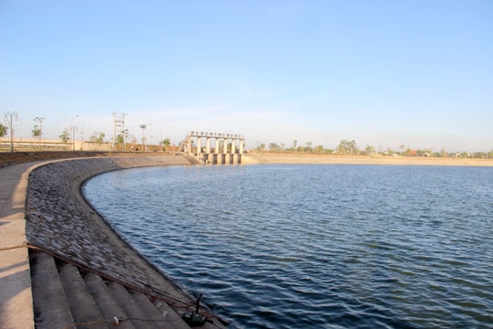 Đại biểu Quốc hội đề nghị TP. Vinh sớm khắc phục tình trạng ô nhiễm môi trường ở hồ điều hòa