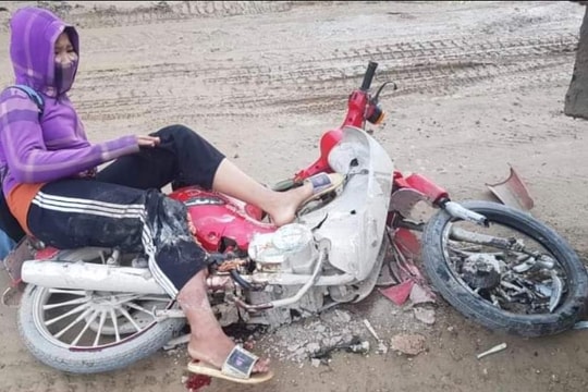 Nữ sinh ở Nghệ An bị xe tải cán gãy chân trên đường đi học