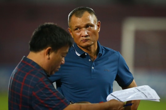 HLV Ngô Quang Trường: SLNA sẽ trụ hạng bằng mọi giá