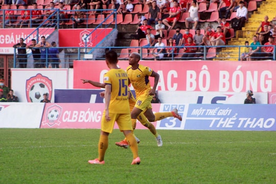 Thua đậm Hải Phòng, Sông Lam Nghệ An chính thức văng khỏi tốp 8 V.League 2020