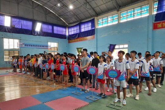 Hơn 90 vận động viên tham dự giải vô địch đẩy gậy tỉnh Nghệ An 