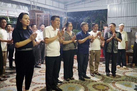 Sở Giáo dục và Đào tạo Nghệ An thăm hỏi, động viên gia đình thầy cô giáo gặp nạn ở Kỳ Sơn